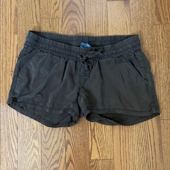 A Pea in the Pod Pants - A Pea in the Pod Shorts M